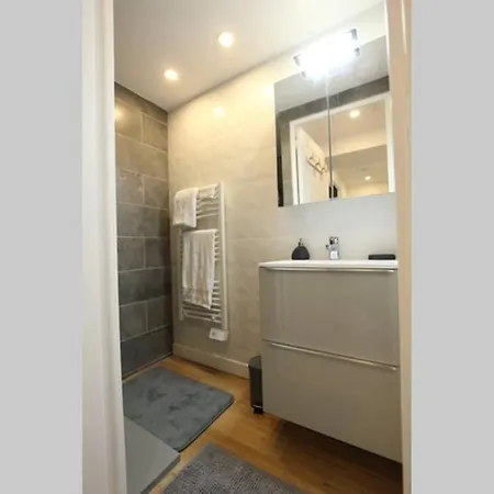 Centre De Entierement Equipe 64m2 Apartment